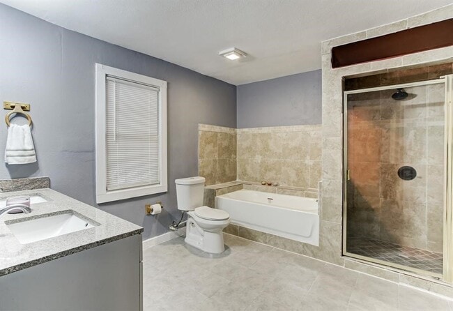 Building Photo - 9005 Cheer St