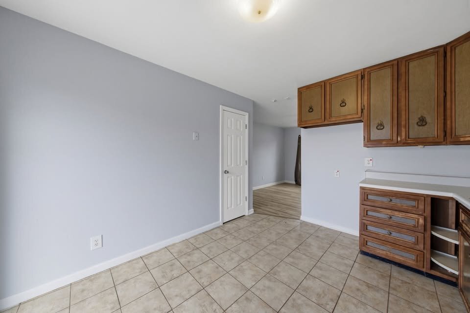 Building Photo - 850 St Bartholomew Dr