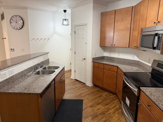 Building Photo - 2502 Leon St