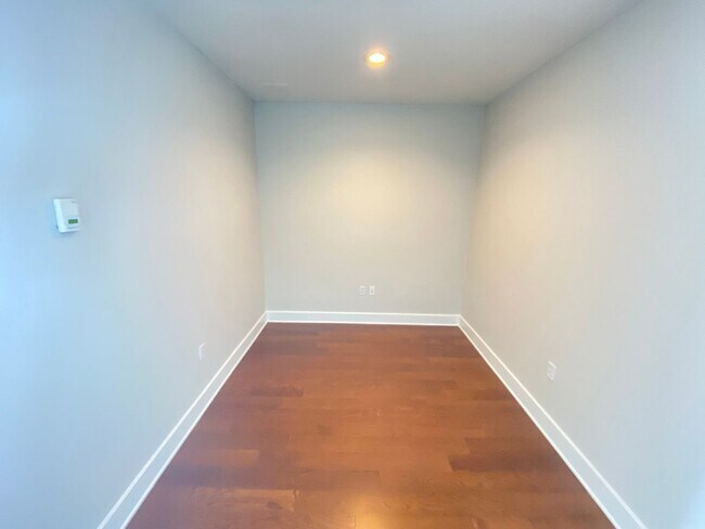 Building Photo - 2 Bedroom 2 Bath VUE Condo -- Application ...