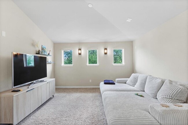 Building Photo - 309 Anacua Loop