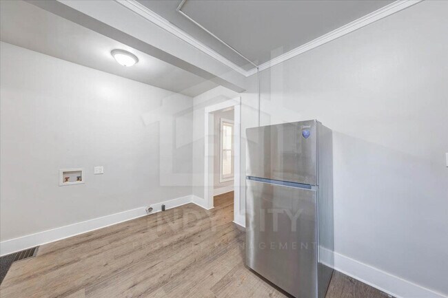 Building Photo - 622 N Mulberry St