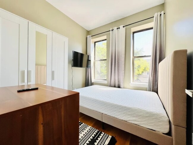 Building Photo - 1817 Putnam Ave