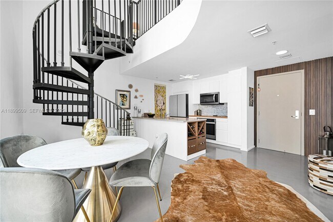 Building Photo - 300 S Biscayne Blvd