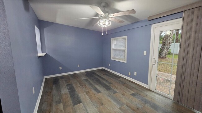 Building Photo - 426 Tulip Dr