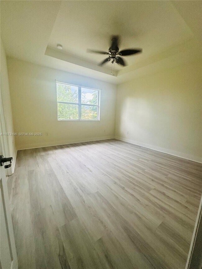 Building Photo - 3114 SE 3rd Dr