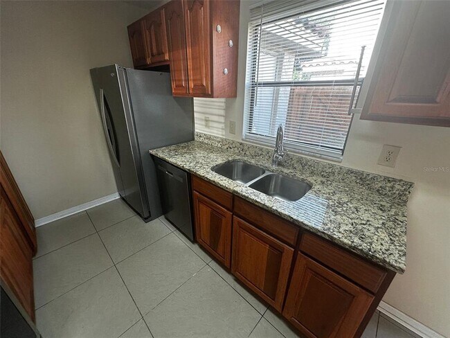 Building Photo - 1608 Long Ridge Ct