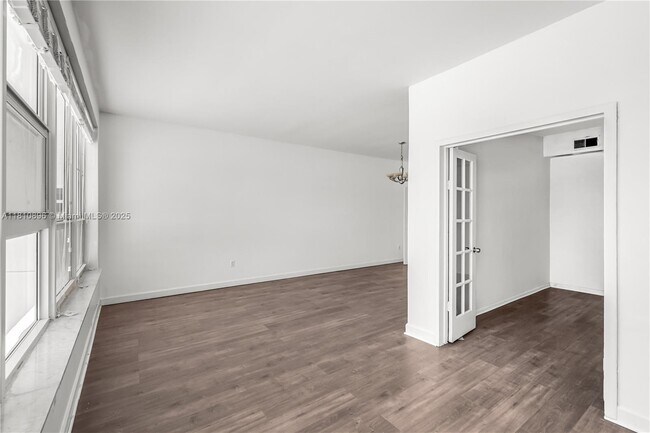Building Photo - 4925 Collins Ave