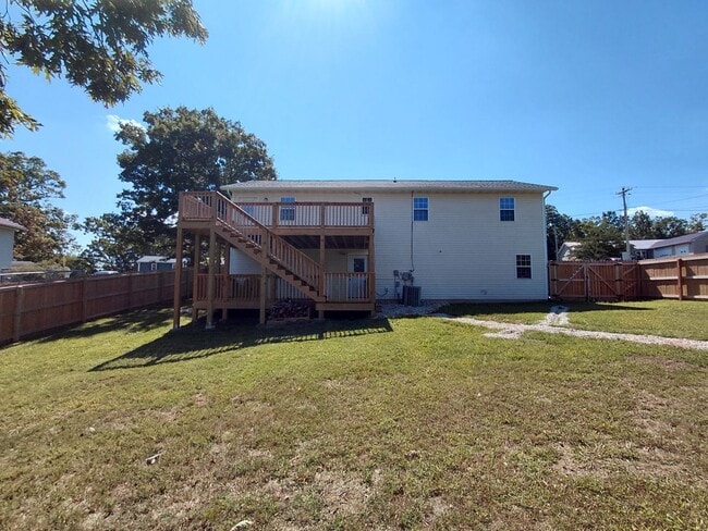 Building Photo - Fenced home close to post