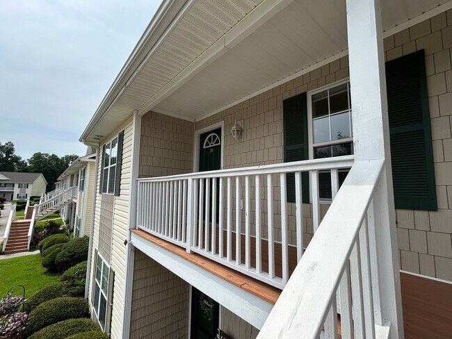 Building Photo - 2BR Condo in Holton Place – Pool, Porch, a...