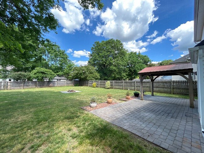 Building Photo - T.R. Lawing Realty Property