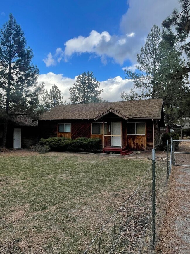 Building Photo - 2 Bedroom Home Near Old Mill