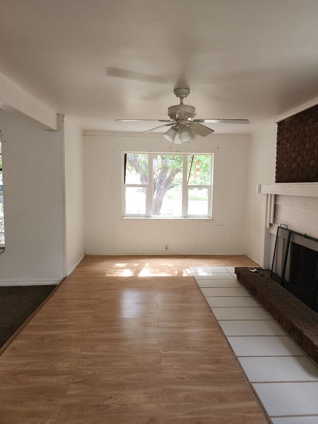 Building Photo - Long Realty & Property Management - 3 Bedr...