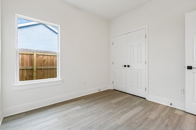 Building Photo - 212 Cathedral Dr