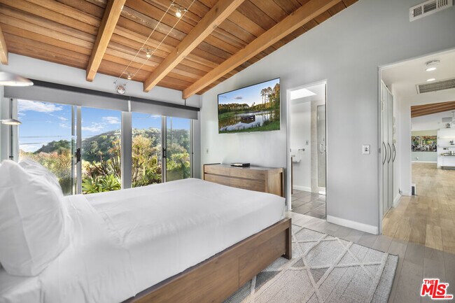 Building Photo - 7275 Mulholland Dr