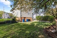 Building Photo - 401 Valley Dr