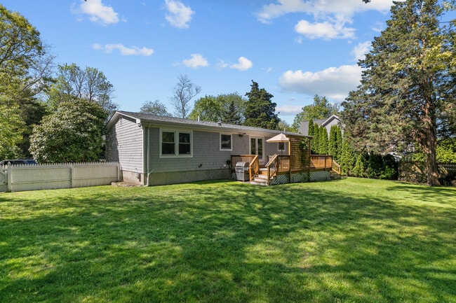 Building Photo - 46 Steamboat St