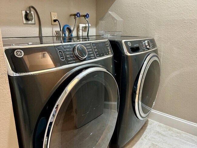 Building Photo - 875 NW 80th Terrace