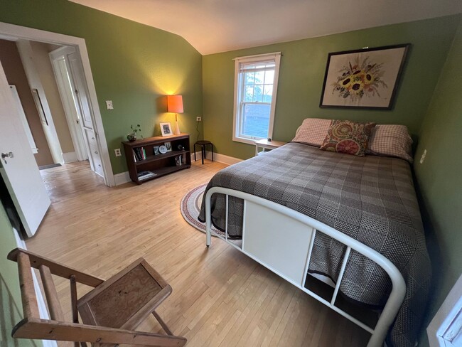 Building Photo - 505 N 16th Ave E