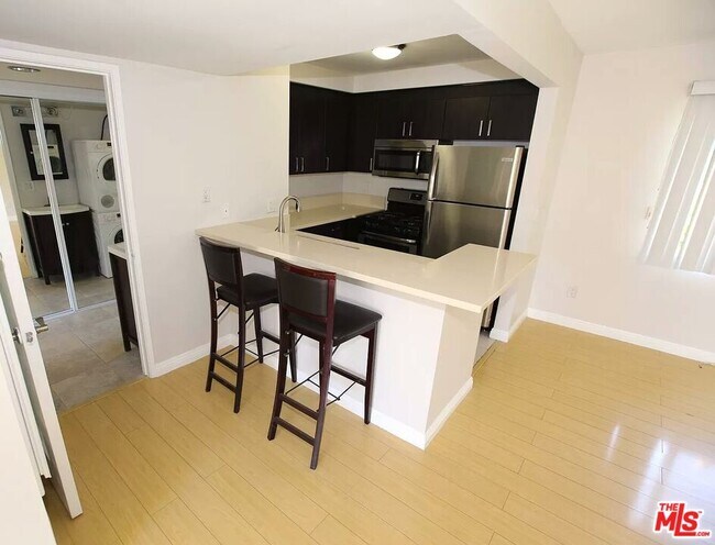 Building Photo - 4405 Matilija Ave