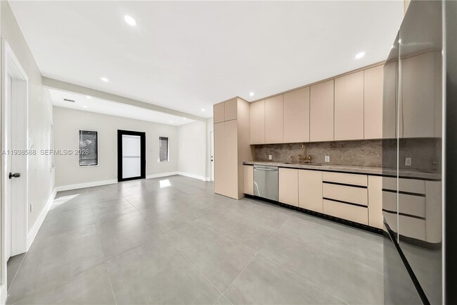 Building Photo - 807 NW 51st St