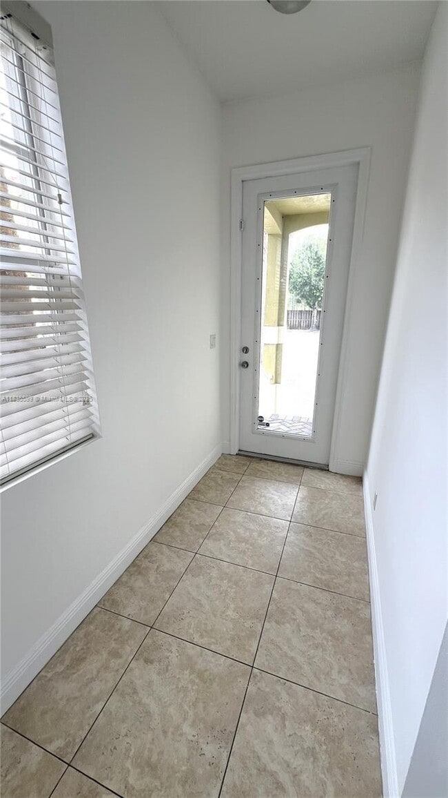 Building Photo - 3151 SW 47th St