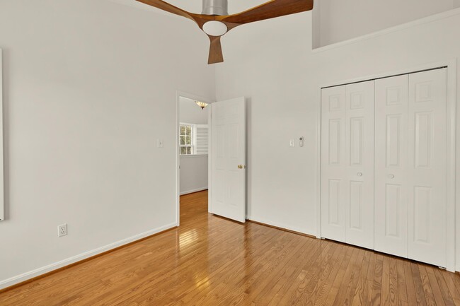 Building Photo - 1249 Quaker Hill Dr