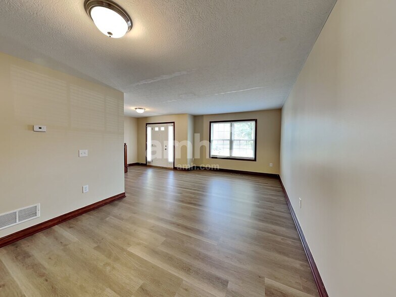 Building Photo - 231 Oakford St