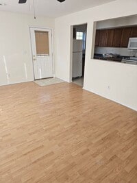 Building Photo - 2BD/1BA Duplex