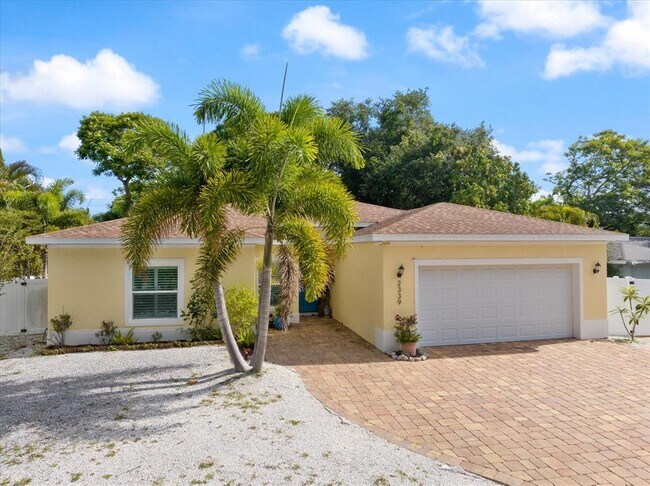 Building Photo - 2339 Datura St