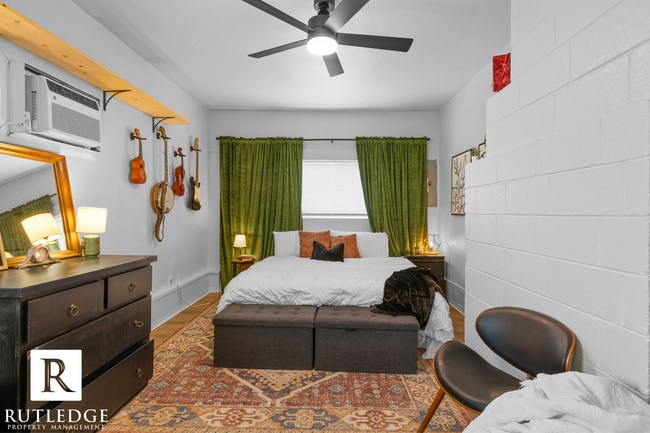 Building Photo - REMODELED! 3 Bed/2 Bath Home in Central Point
