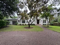 Building Photo - 325 Homestead Ln