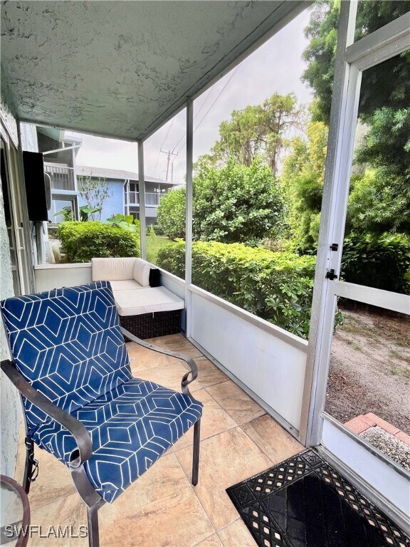 Building Photo - 216 Palm Dr