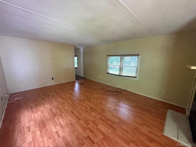 Building Photo - 20 Tanglewood Park Dr