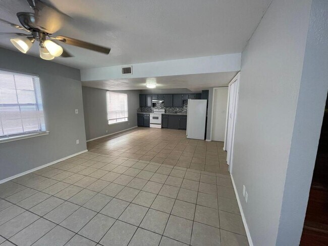Building Photo - 3505 N 23rd Ln, unit 210