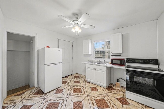 Building Photo - 816 W Minnehaha St