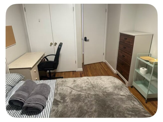 Building Photo - 305 E Mt Eden Ave