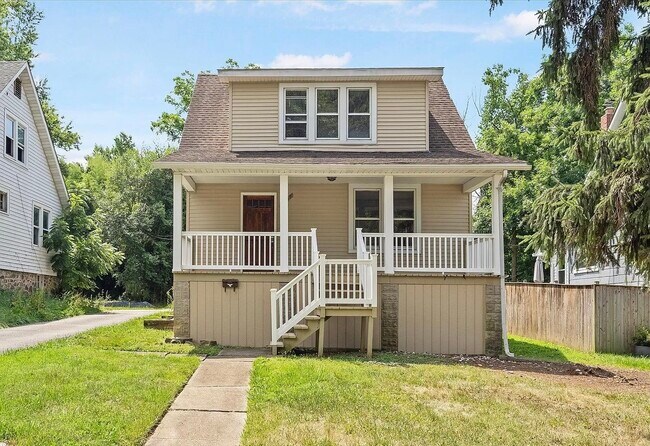 Primary Photo - 2907 Whitney Ave