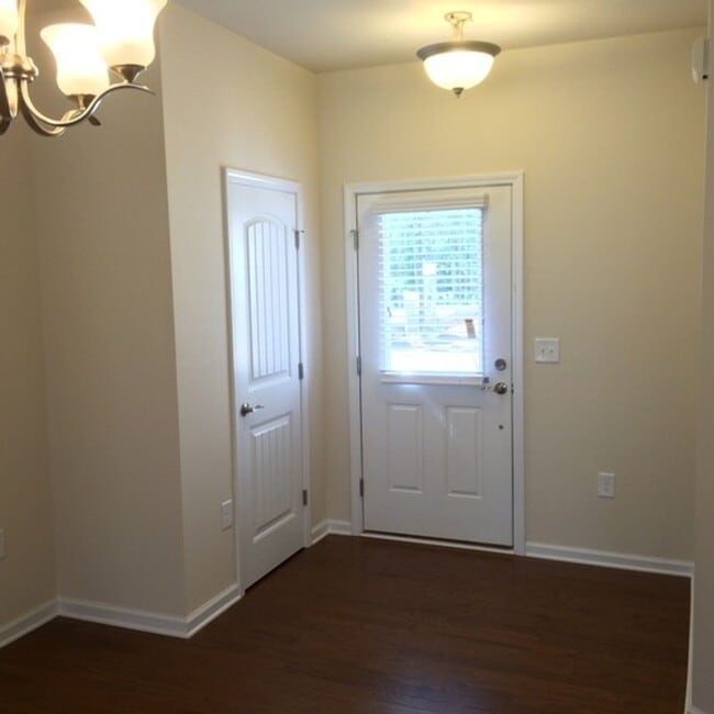 Building Photo - 111 Tuftin Dr