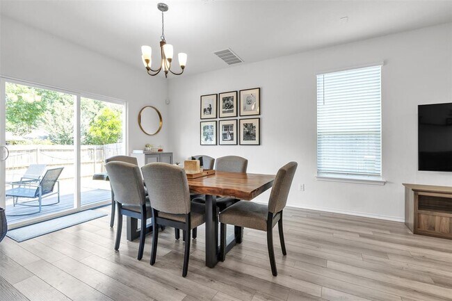 Building Photo - 116 Benmyrtle Trl