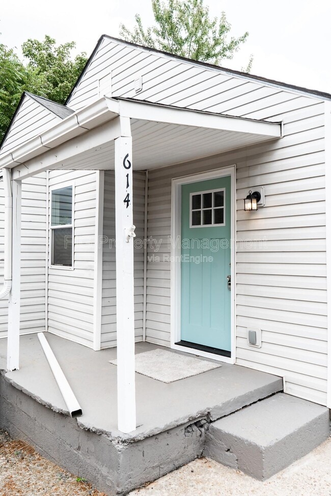 Building Photo - 614 Hillview Rd