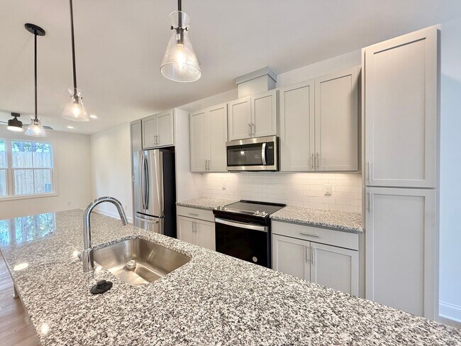 Building Photo - Newly Built 4BD, 3.5BA Northeast Raleigh Townhome in a Great Location