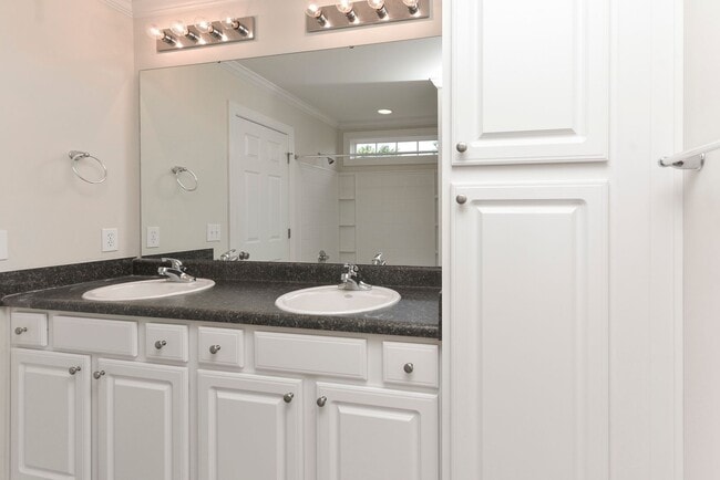 Building Photo - 3BR 2.5BA Townhome in Pennington Square ~ Minutes to Fort Jackson, the VA hospital, USC Medical S...