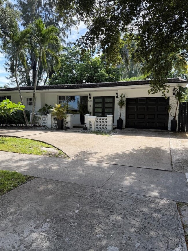 Building Photo - 15700 N Miami Ave