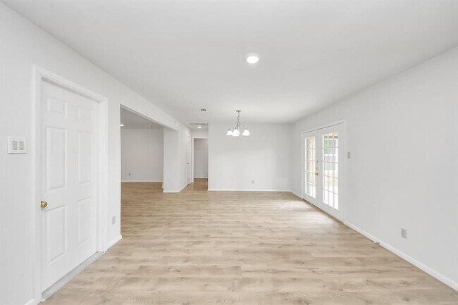 Building Photo - 9615 Meadowvale Dr
