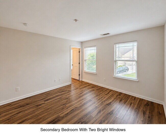 Building Photo - Move-In Ready Townhome in Coveted Castleberry Village Neighborhood