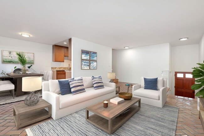 Building Photo - This wonderful East Beach Townhome Awaits!