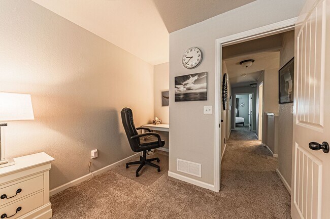 Building Photo - Cozy Fully Furnished  COS Townhome