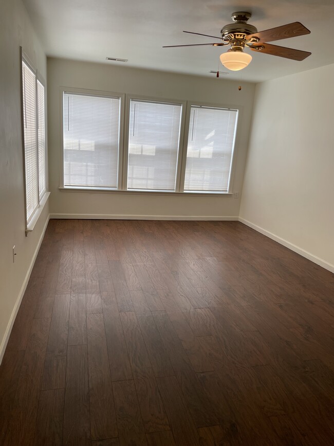 Master bedroom - 10 Desert Rose Way