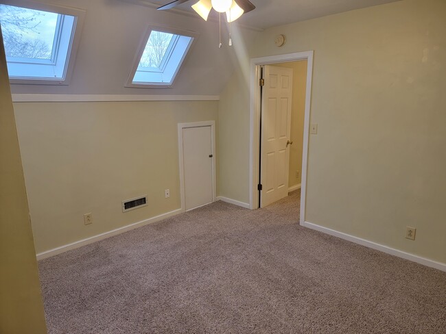 Building Photo - 3103 Larson Ln